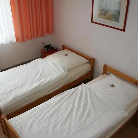 Lindenhof בית הארחה 3*